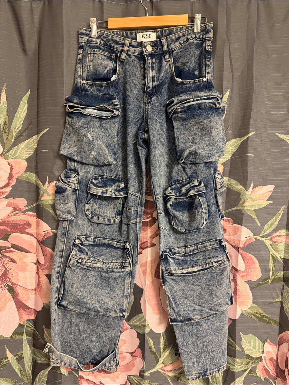 Women’s Relaxed Cargo Jeans in Acid Wash Blue